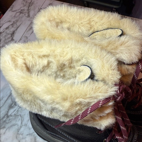 Clarks Black with Cream Faux Fur Winter Style Boots with NWOT SZ 9 - Picture 6 of 13